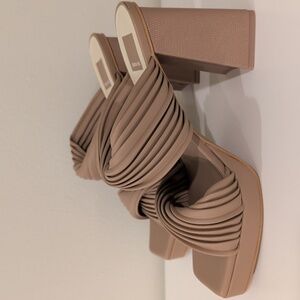 Dolce Vita Pilton Twisted Straps Heeled Cameo Sandals